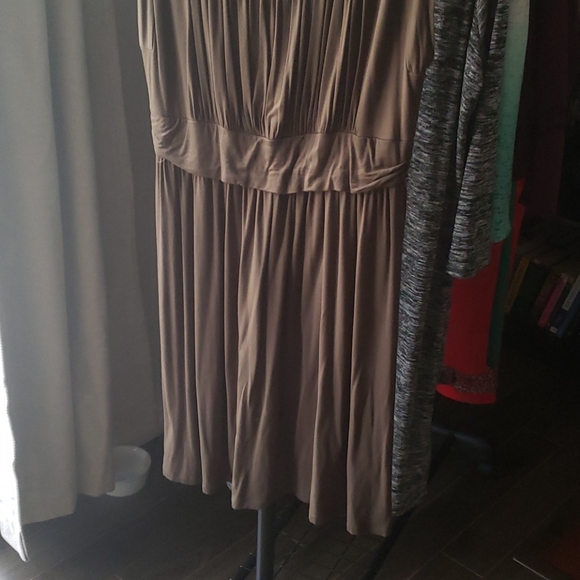 Knee length dress - Picture 2 of 5